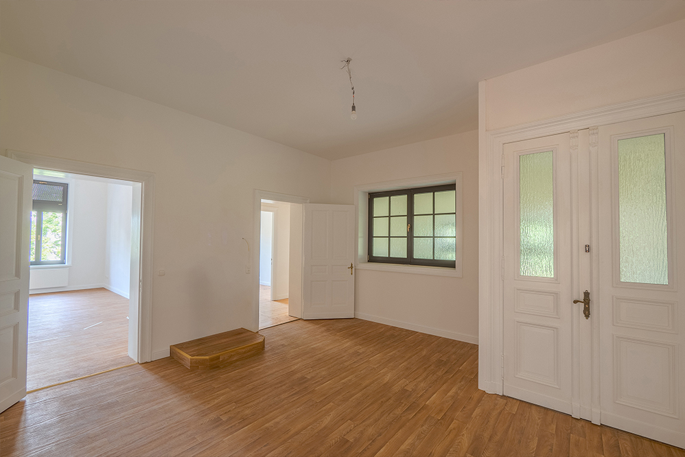 Villa-Forst Heute bietet die Villa 550 m² hochwertige Wohnfläche auf drei Etagen. (Foto: UdiDämmsysteme)