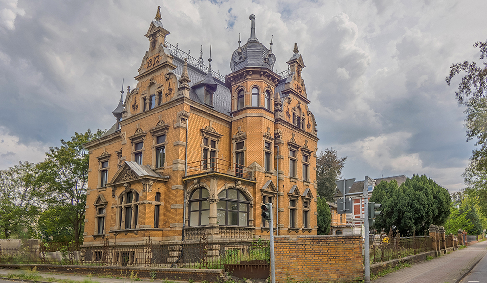 Bild: UdiDämmsysteme Die Jugendstil-Villa aus dem Jahr 1893 diente einst sogar als Musterhaus für finanzkräftige Interessenten. Um die Fassade zu erhalten, wurde das Gebäude von innen mit Holzfasern gedämmt (Foto: UdiDämmsysteme)