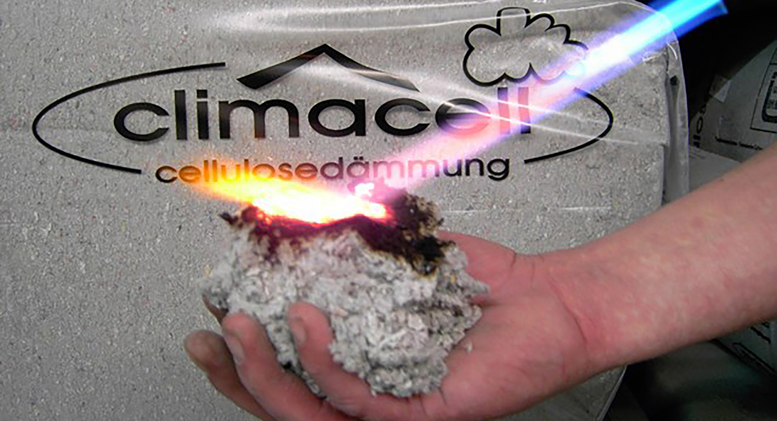 Brandschutz-mit-Cellulosedaemmung-1 Die sortenreine Trennung der einzelnen Schichten eines Wärmedämm-Verbundsystems galt bislang als große Herausforderung. (Bild: Heck Wall Systems)